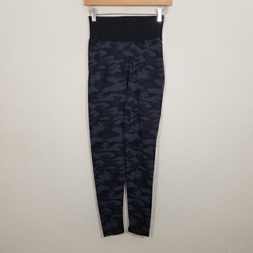 PINK Victoria's Secret SCRUNC Camo Leggings Size S
